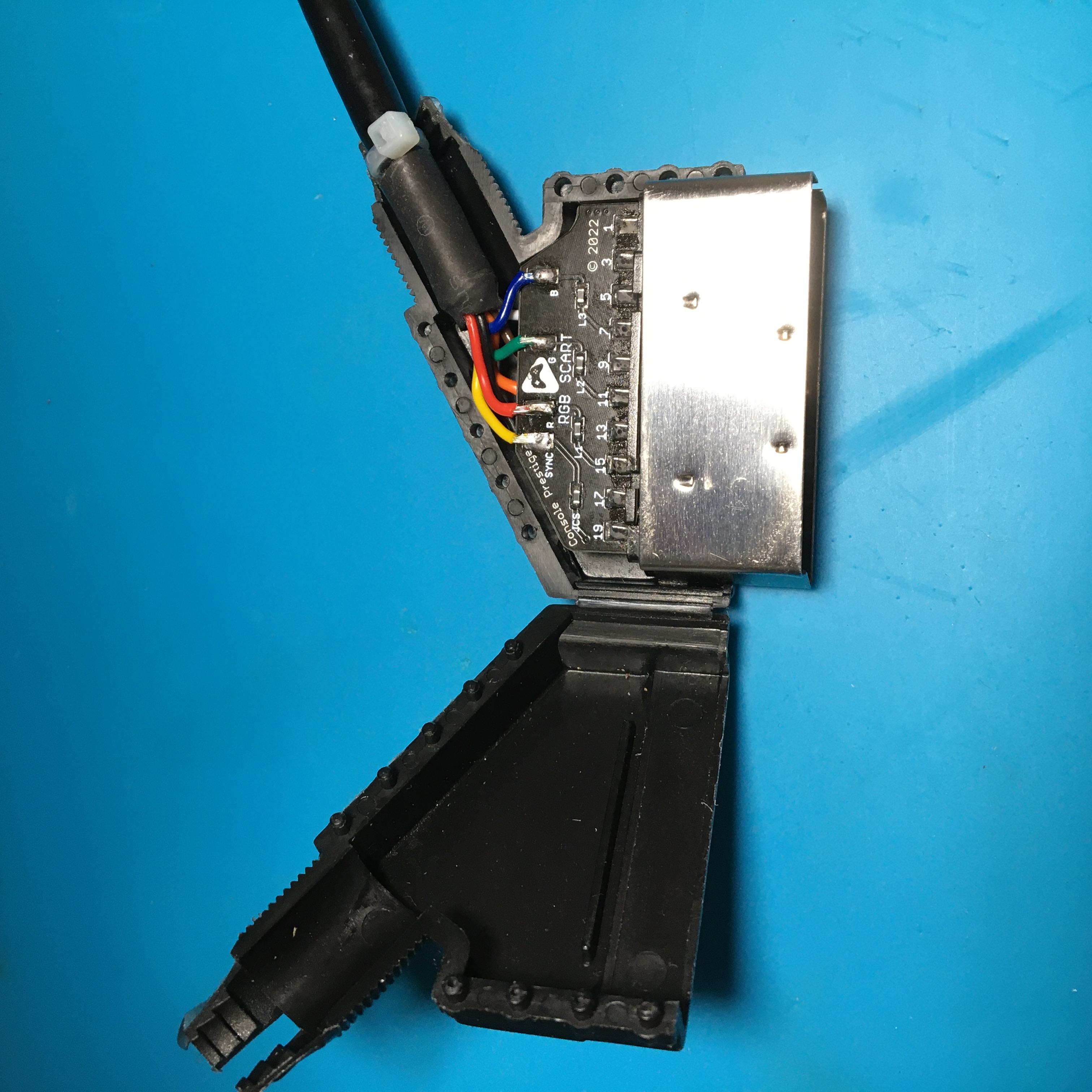 Boîtier RGB SCART ouvert